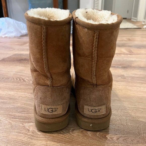 Uggs Size 6 Short Chestnut - Picture 3 of 5